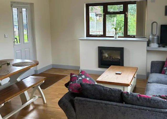 Cottage Retreat- Sleeps 4 Garden Bbq & Pets