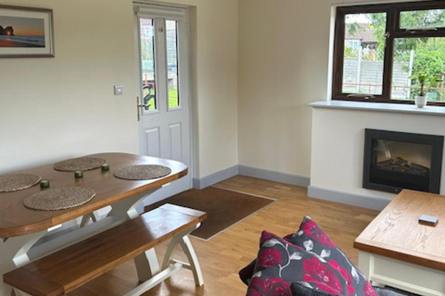 Retreat- Sleeps 4 Garden Bbq & Pets * Sherborne (Dorset)