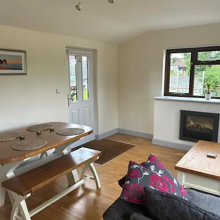 Cottage Retreat- Sleeps 4 Garden Bbq & Pets Sherborne  Exterior photo