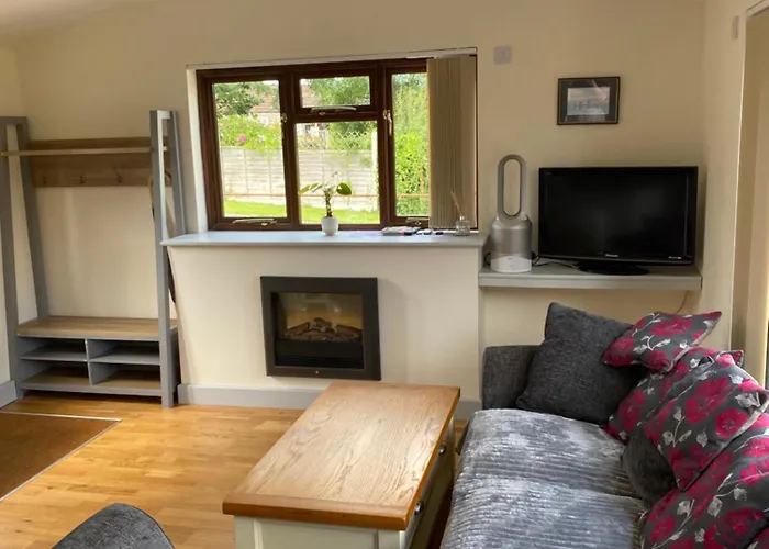 Cottage Retreat- Sleeps 4 Garden Bbq & Pets