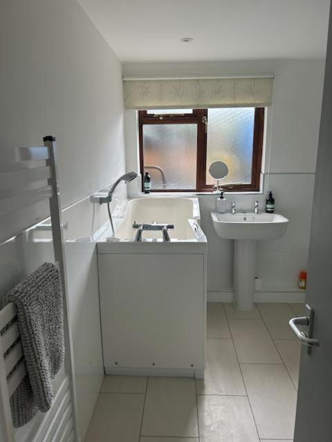 Retreat- Sleeps 4 Garden Bbq & Pets *